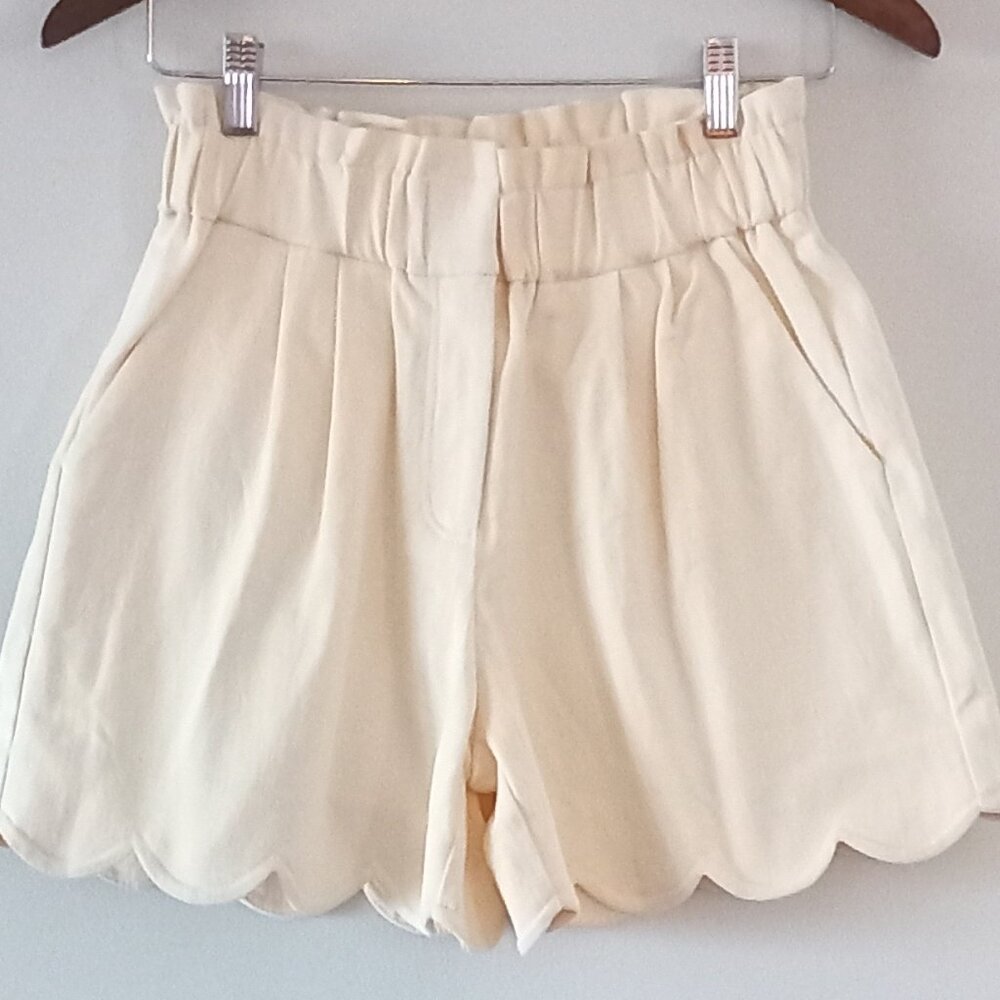 AARON & AMBER cream cotton paperbag waist shorts with scalloped hems